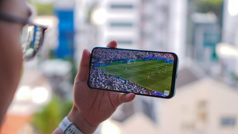 Lên đời dế mới, cháy trọn mùa World Cup 2026 cùng quái thú pin 8000mAh realme 16T 5G tại Thế Giới Di Động