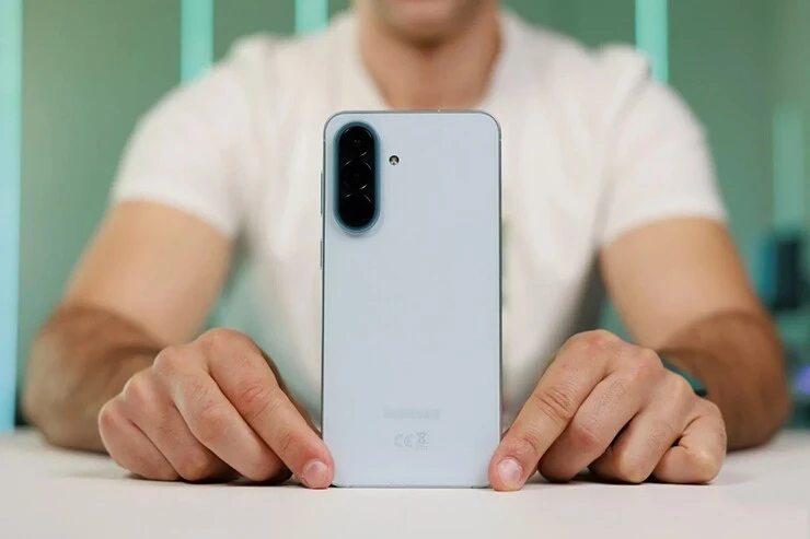 Loạt điện thoại Galaxy đời cũ bất ngờ được Samsung “lên đời”