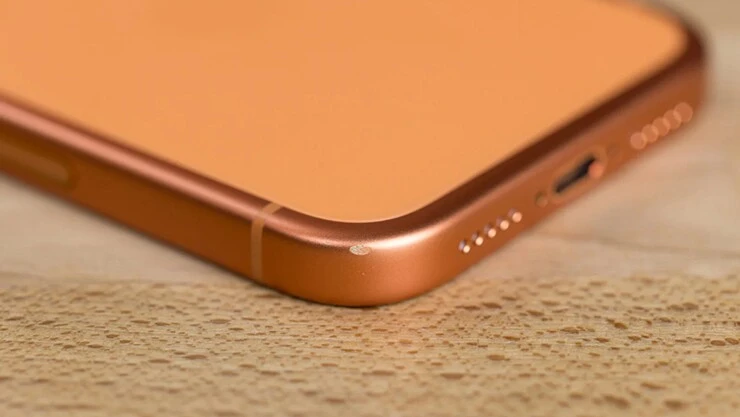 Lý do Apple gây tranh cãi khi từ bỏ khung titan trên iPhone