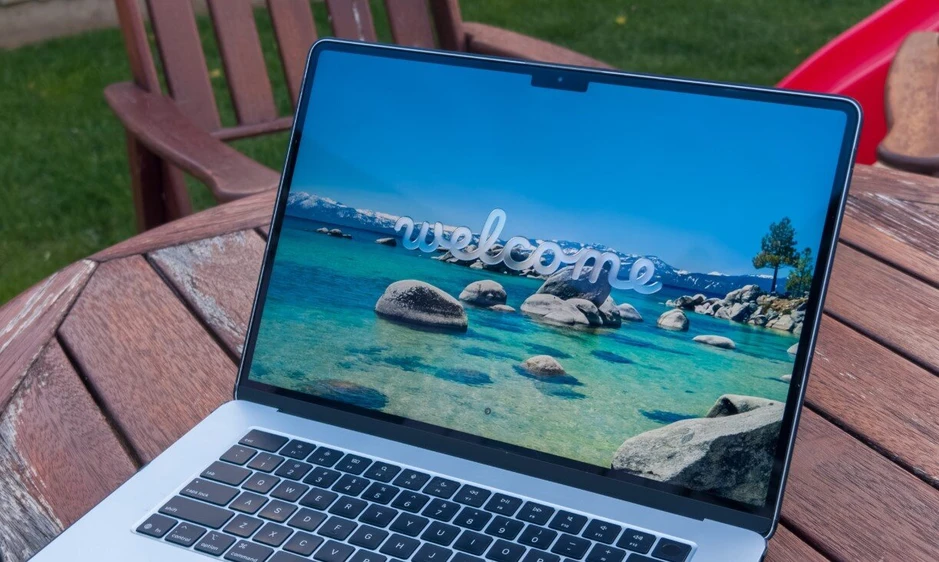 MacBook Pro tích hợp màn hình OLED sẽ cực nhẹ MacBook Pro tích hợp màn hình OLED sẽ cực nhẹ