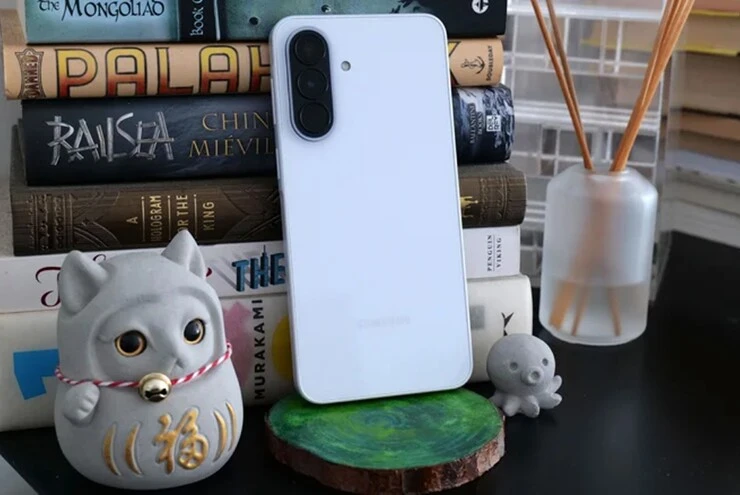 Mẫu điện thoại Samsung bền, pin lâu mà không “đau ví” đáng cân nhắc