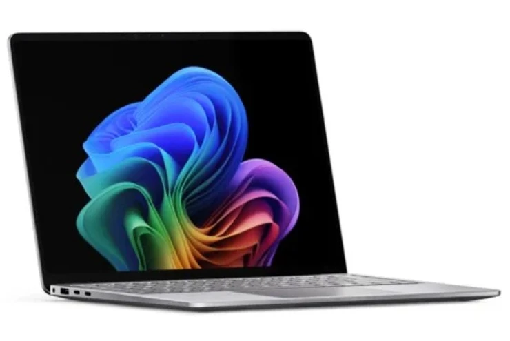 Microsoft tung “quái vật AI” mới: Surface giờ còn biết chống nhìn trộm Microsoft tung “quái vật AI” mới: Surface giờ còn biết chống nhìn trộm