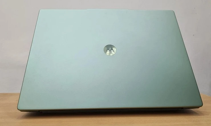 Motorola gia nhập thị trường laptop với sản phẩm không hề “làm cho có”
