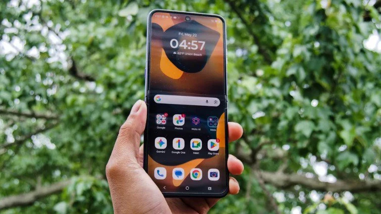 Motorola Razr Ultra - Chiếc điện thoại màn hình gập có thời lượng pin lâu nhất