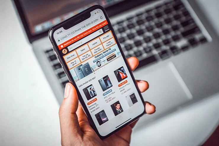 Mua điện thoại mới: Khi nào nên đặt online, khi nào nên đến cửa hàng?