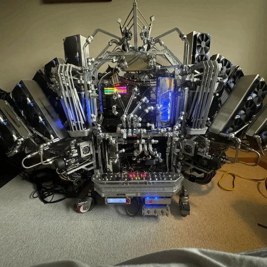 Nam game thủ bá đạo, tự dựng case PC khổng lồ cực hầm hố như robot, siêu tản nhiệt, yên tĩnh tuyệt đối