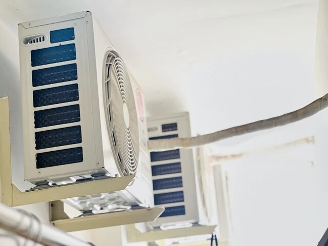 Nắng nóng cao điểm, làm sao để cục nóng điều hòa không “kiệt sức”?