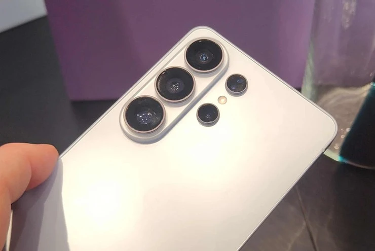 Galaxy S25 Ultra được hưởng lợi từ các tính năng đáng giá trên Galaxy S26 Ultra