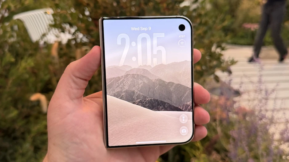 Người thuận tay trái có gặp khó với iPhone Duo?