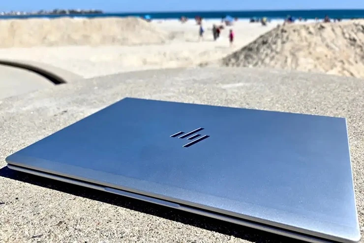 Nhiều người dùng bắt đầu thích laptop vỏ nhựa hơn kim loại