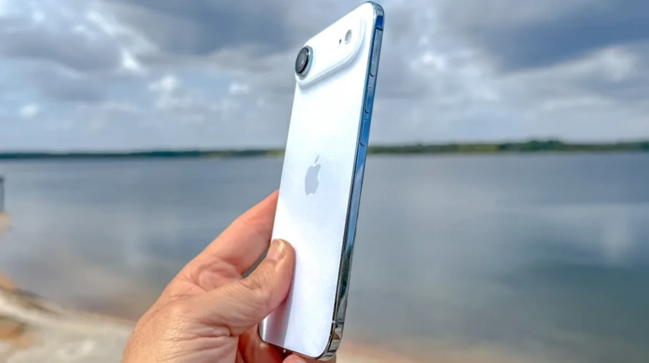 Những điện thoại nhỏ gọn được yêu thích nhất năm nay