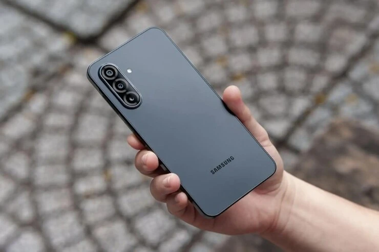 Những smartphone đáng chú ý trong tầm giá 4-5 triệu đồng Những smartphone đáng chú ý trong tầm giá 4-5 triệu đồng