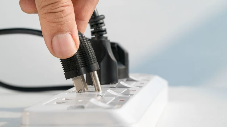 Những thiết bị điện cần rút phích cắm ngay trước khi đi du lịch hè