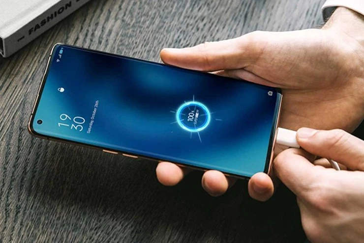 Những thói quen sạc điện thoại mùa hè khiến pin xuống cấp nhanh gấp đôi Những thói quen sạc điện thoại mùa hè khiến pin xuống cấp nhanh gấp đôi