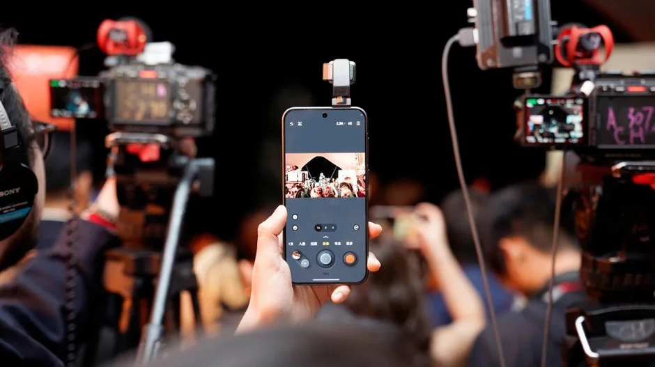 Quên iPhone 18 Pro đi, Honor vừa có Robot Phone cực đỉnh