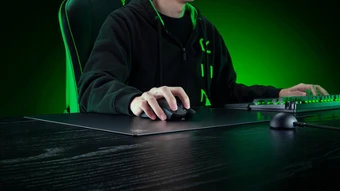 Razer Atlas Pro: "lót chuột bằng kính mỏng nhất thế giới"