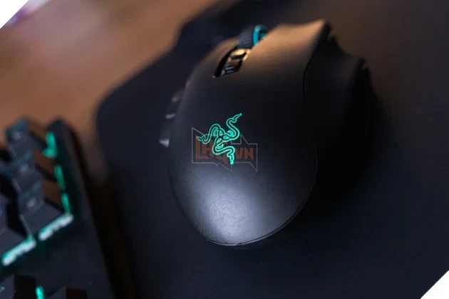 Razer Naga V3 Pro Review: Chuột MMO “3 Trong 1” Cho Game Thủ