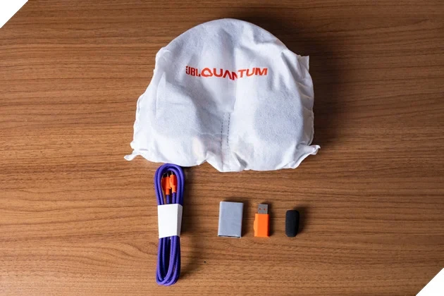 Review JBL Quantum 650 Wireless: Thiết kế khác biệt, pin tháo rời và chất âm sinh ra cho game thủ