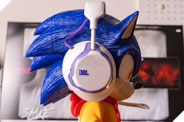 Review JBL Quantum 650 Wireless: Thiết kế khác biệt, pin tháo rời và chất âm sinh ra cho game thủ