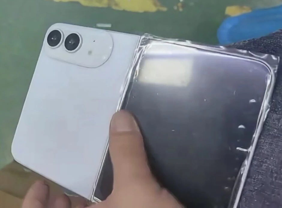 Rò rỉ ảnh thực tế mẫu thử iPhone màn hình gập Rò rỉ ảnh thực tế mẫu thử iPhone màn hình gập