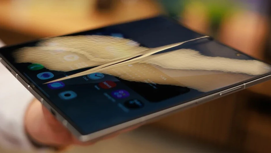 Samsung hé lộ công nghệ có thể giúp loại bỏ nếp gấp trên Galaxy Z Fold 8