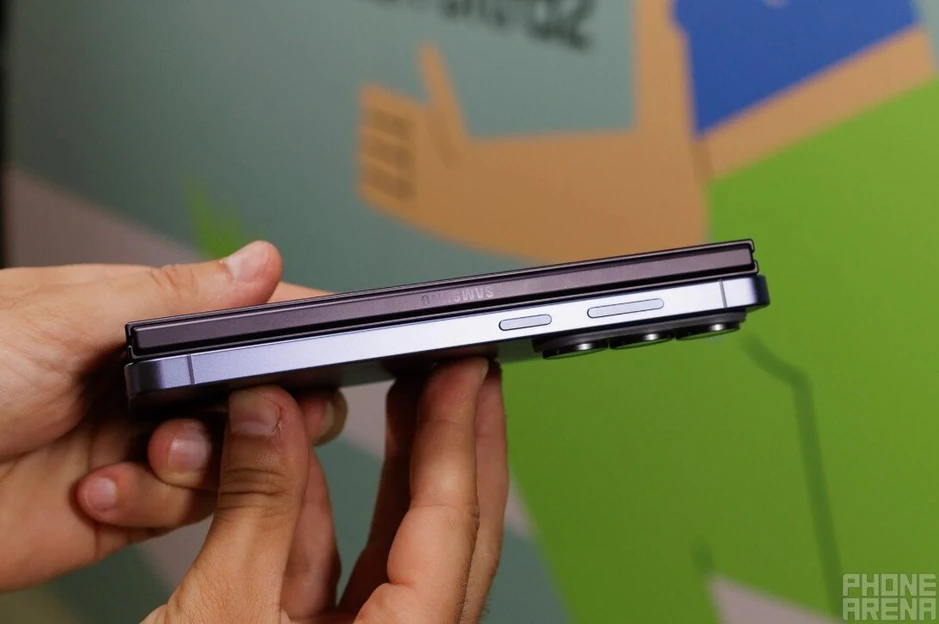So kè Galaxy Z Fold 8 Ultra và Galaxy S26 Ultra