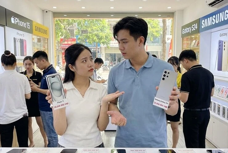 Tại sao iPhone giữ giá, nhiều người vẫn chi hàng chục triệu mua điện thoại Samsung?