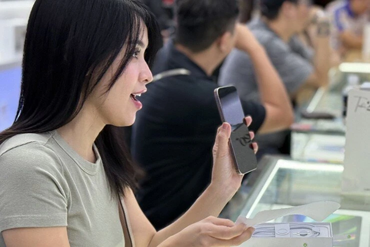 Tại sao iPhone giữ giá, nhiều người vẫn chi hàng chục triệu mua điện thoại Samsung?
