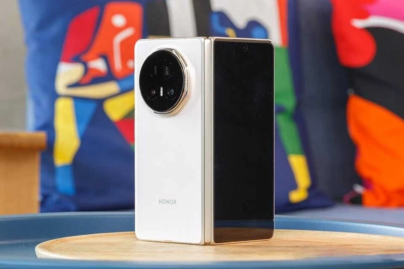 Top 5 smartphone màn hình gập đáng mua nhất tại Việt Nam