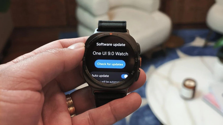 Trên tay Galaxy Watch Ultra 2: Siêu mỏng, siêu bền Trên tay Galaxy Watch Ultra 2: Siêu mỏng, siêu bền