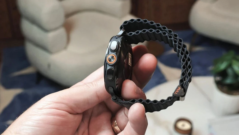 Trên tay Galaxy Watch Ultra 2: Siêu mỏng, siêu bền Trên tay Galaxy Watch Ultra 2: Siêu mỏng, siêu bền