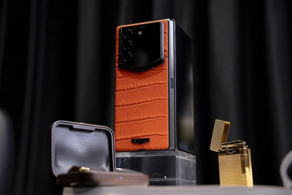 Vertu gây choáng với smartphone màn hình gập Alphafold giá hơn 2,6 tỷ đồng