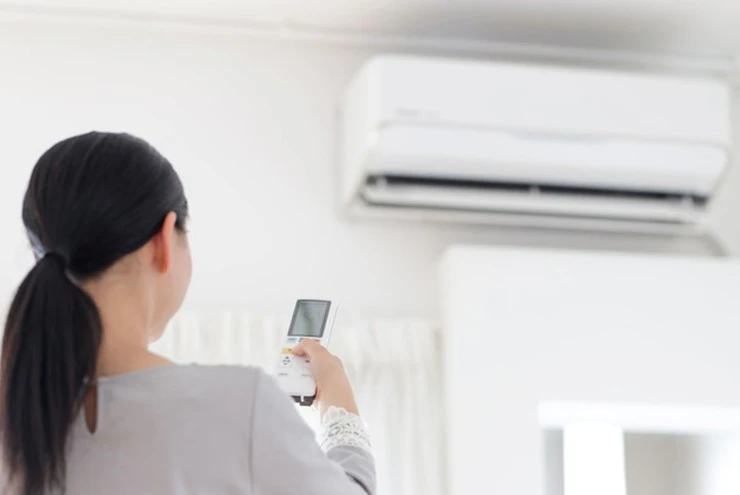 Vì sao điều hòa cũ làm lạnh tốt nhưng dùng lâu cảm thấy khó chịu hơn máy mới?