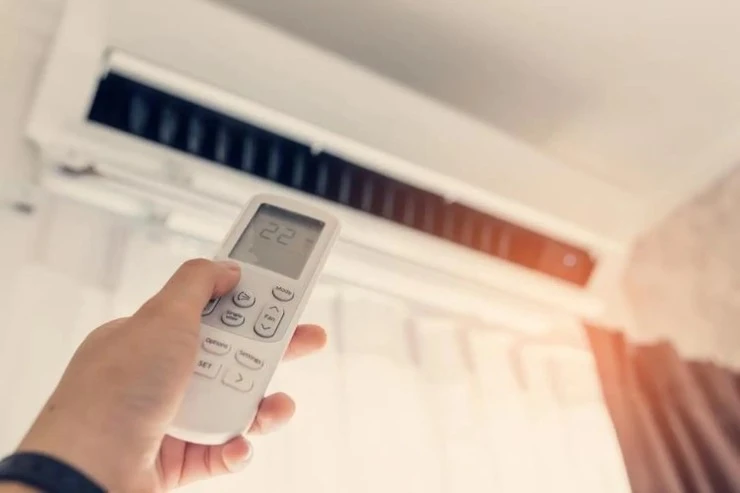 Vì sao điều hòa cũ làm lạnh tốt nhưng dùng lâu cảm thấy khó chịu hơn máy mới?