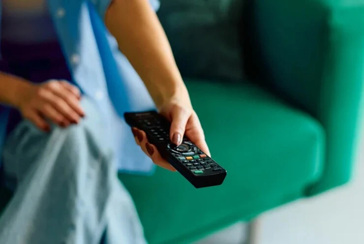 Vì sao điều khiển từ xa vẫn cho cảm giác rẻ tiền dù tivi ngày càng hiện đại?