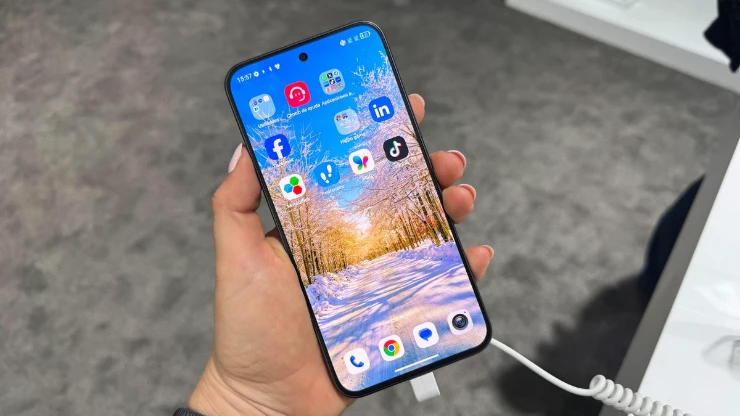 Vì sao màn hình TV không sử dụng tấm nền AMOLED rực rỡ?