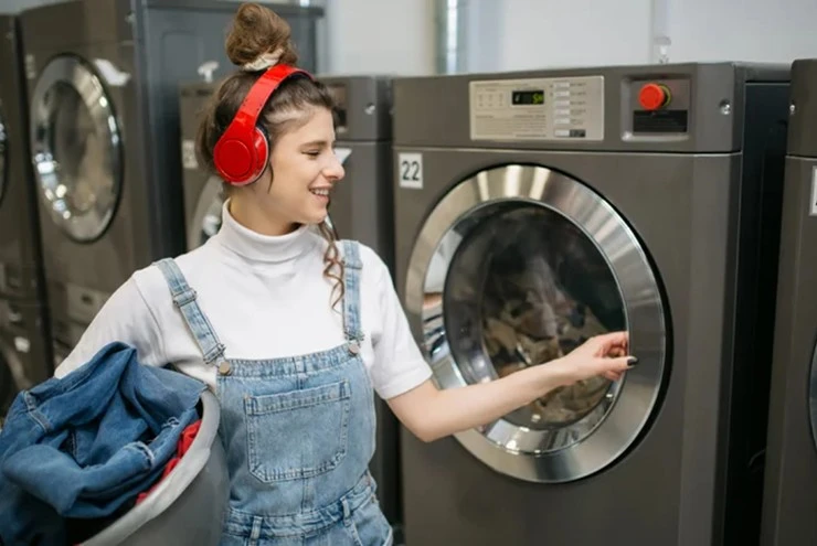 Vì sao máy giặt có cửa kính còn máy rửa bát thì không?