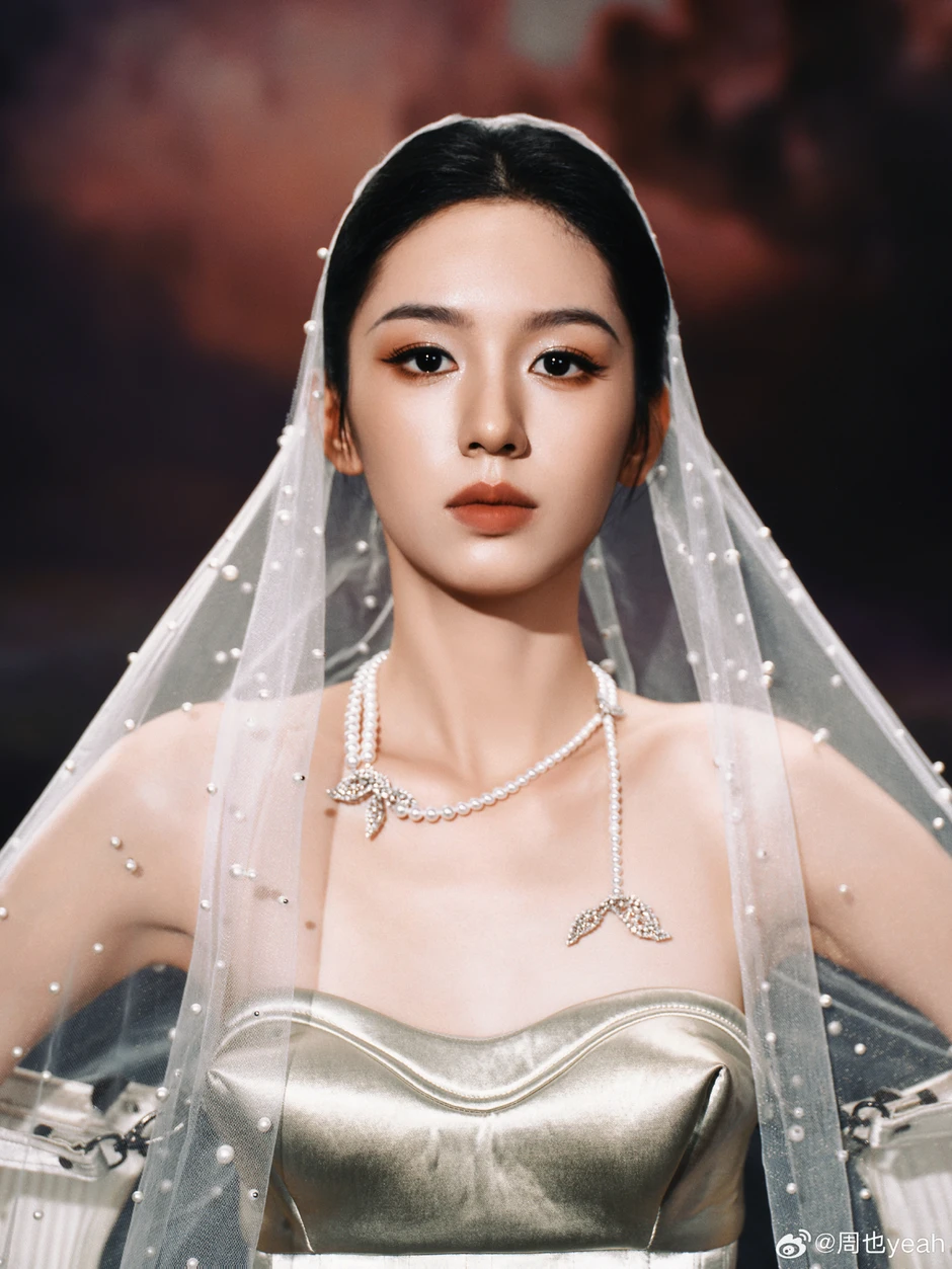 "Bỏng mắt" với clip hẹn hò của cặp đôi mới showbiz: Nhà gái là mỹ nữ "đẹp chấn động thế gian", nhà trai kém hơn 5 tuổi "Bỏng mắt" với clip hẹn hò của cặp đôi mới showbiz: Nhà gái là mỹ nữ "đẹp chấn động thế gian", nhà trai kém hơn 5 tuổi