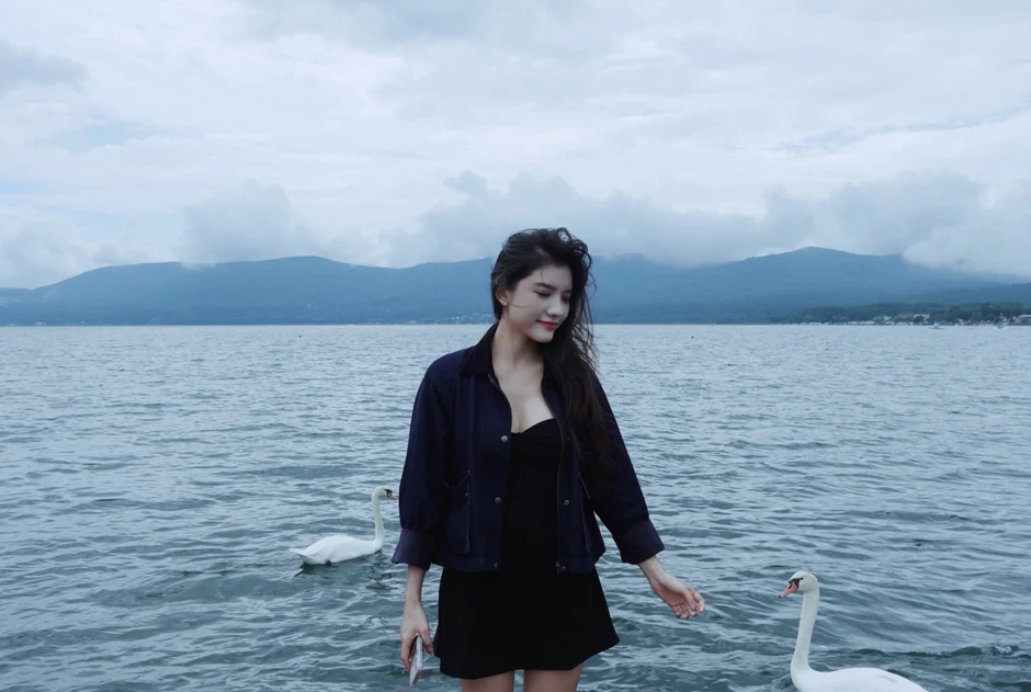 "Chán" bay, nữ tiếp viên hàng không xinh đẹp "lên đồ" trốn đi biển, khiến CĐM được một phen trầm trồ "Chán" bay, nữ tiếp viên hàng không xinh đẹp "lên đồ" trốn đi biển, khiến CĐM được một phen trầm trồ