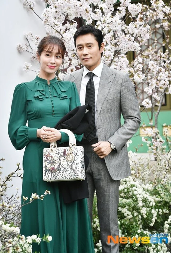 "Công chúa Kpop" Jang Won Young bất ngờ tìm thấy chị gái thất lạc hơn 22 tuổi? "Công chúa Kpop" Jang Won Young bất ngờ tìm thấy chị gái thất lạc hơn 22 tuổi?