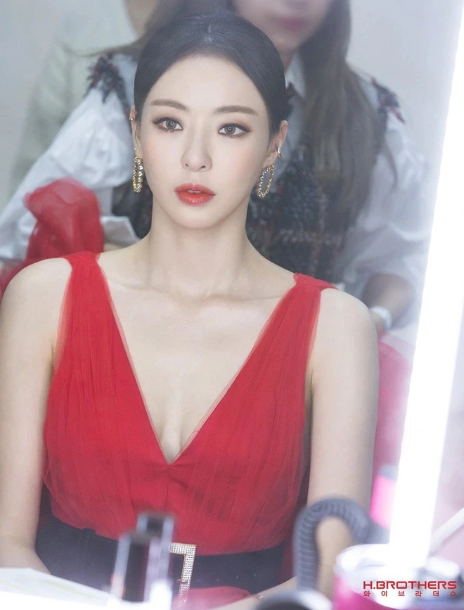 "Đệ nhất dao kéo" Lee Da Hee bị "đá" phũ phàng sau 3 năm yêu: Sụt cân thảm hại, trải qua cảm giác tận cùng của nỗi đau