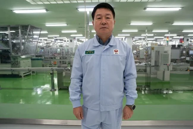 "Đột kích" nhà máy sản xuất 6 triệu gói mì ăn liền mỗi ngày, kinh ngạc với những gì bên trong
