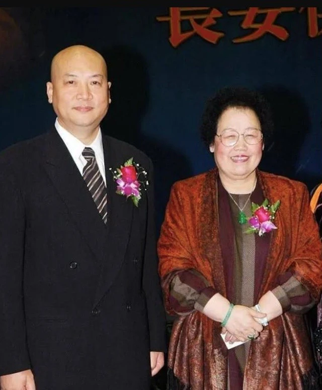 "Đường Tăng" Trì Trọng Thụy từ bỏ thừa kế 6,8 tỷ USD của vợ tỷ phú "Đường Tăng" Trì Trọng Thụy từ bỏ thừa kế 6,8 tỷ USD của vợ tỷ phú