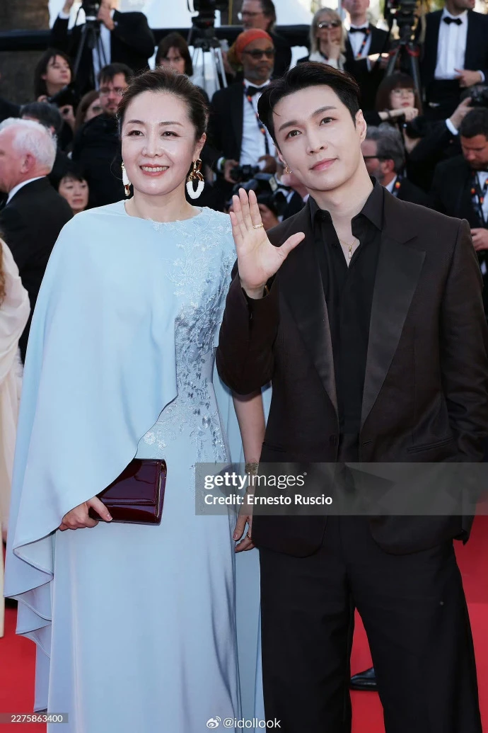 "Muối mặt" nhất Cannes ngày khai mạc: Trương Nghệ Hưng và dàn sao Cbiz vô danh bát nháo chỉ trỏ, ồn như cái chợ bị đuổi khỏi thảm đỏ!