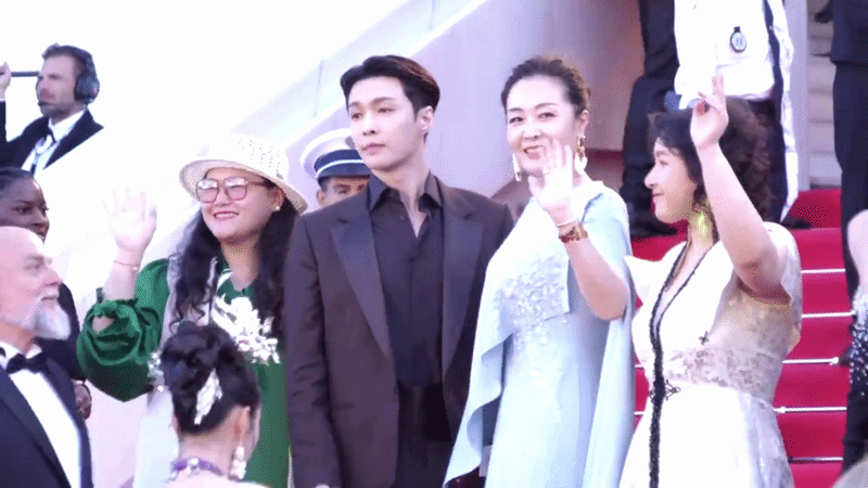 "Muối mặt" nhất Cannes ngày khai mạc: Trương Nghệ Hưng và dàn sao Cbiz vô danh bát nháo chỉ trỏ, ồn như cái chợ bị đuổi khỏi thảm đỏ!