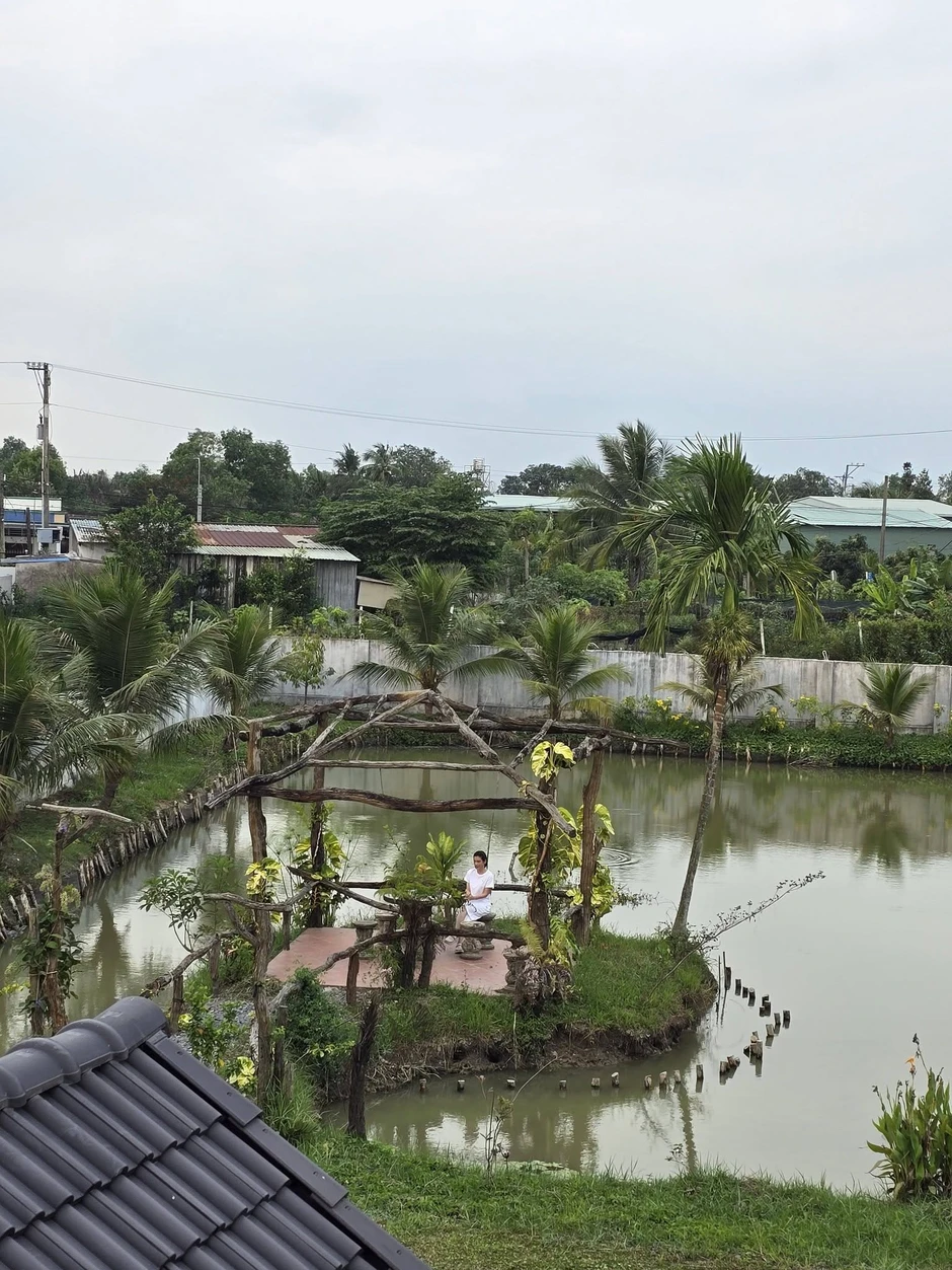 "Ông hoàng nhạc đỏ" nổi tiếng miền Nam: Mặn nồng bên vợ diễn viên, có cả nhà phố lẫn biệt thự 3000m2