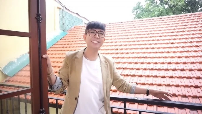 "Ông hoàng nhạc sến" Long Nhật giàu cỡ nào?