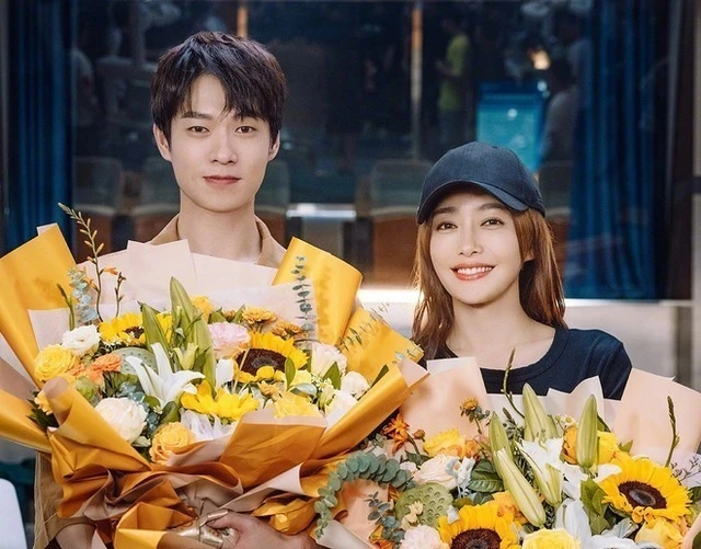 Tin đồn: Tần Lam và vai Phú Sát Hoàng Hậu bị rò rỉ ảnh riêng tư qua đêm tại khu nhà thiếu gia kém 10 tuổi Tin đồn: Tần Lam và vai Phú Sát Hoàng Hậu bị rò rỉ ảnh riêng tư qua đêm tại khu nhà thiếu gia kém 10 tuổi
