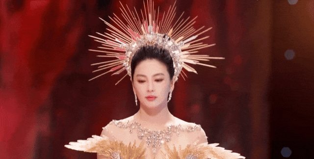 "Song Hye Kyo bản Trung" từng tuyên bố "2,7 triệu không mua nổi đôi tất", nay chửi thẳng mặt 10.000 khán giả