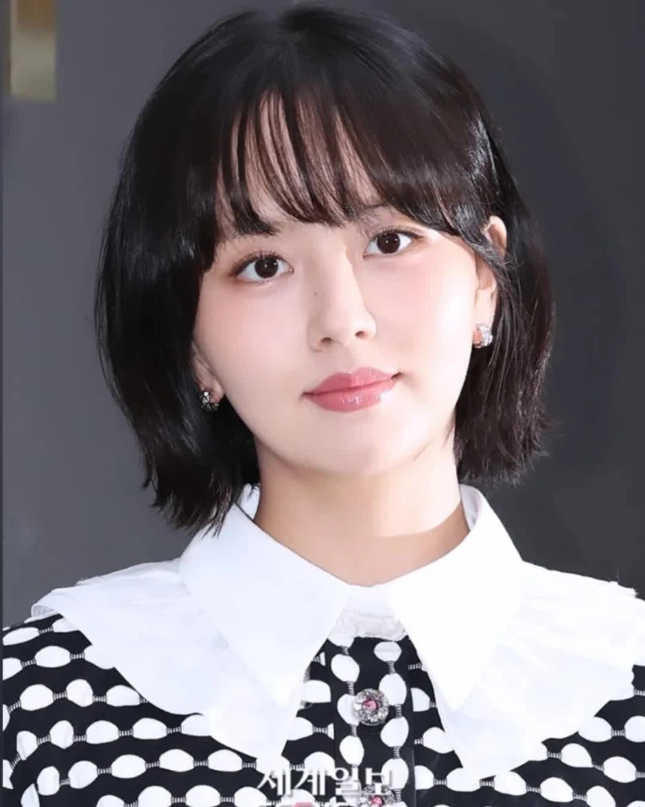 "Tiểu Son Ye Jin" xuất hiện gây sốt Baeksang, càng lớn càng xinh ngây ngất!